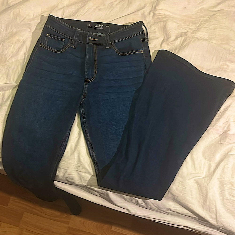 HIGH-RISE DARK WASH FLARE Jeans! 💖